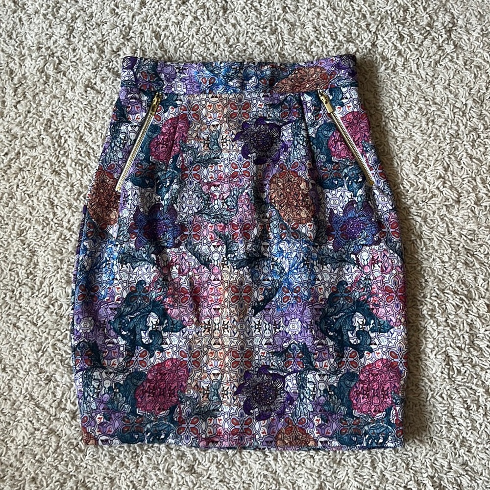 H&M multi-color pencil skirt with gold zippers women’s US size 4